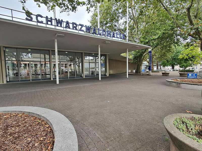 Eingang zur Schwarzwaldhalle in Karlsruhe für das AZ-Europa-Championat 2023.